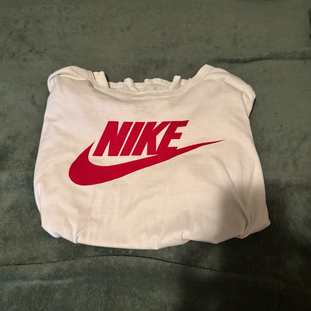 Nike White and Red Short Sleeve Tee